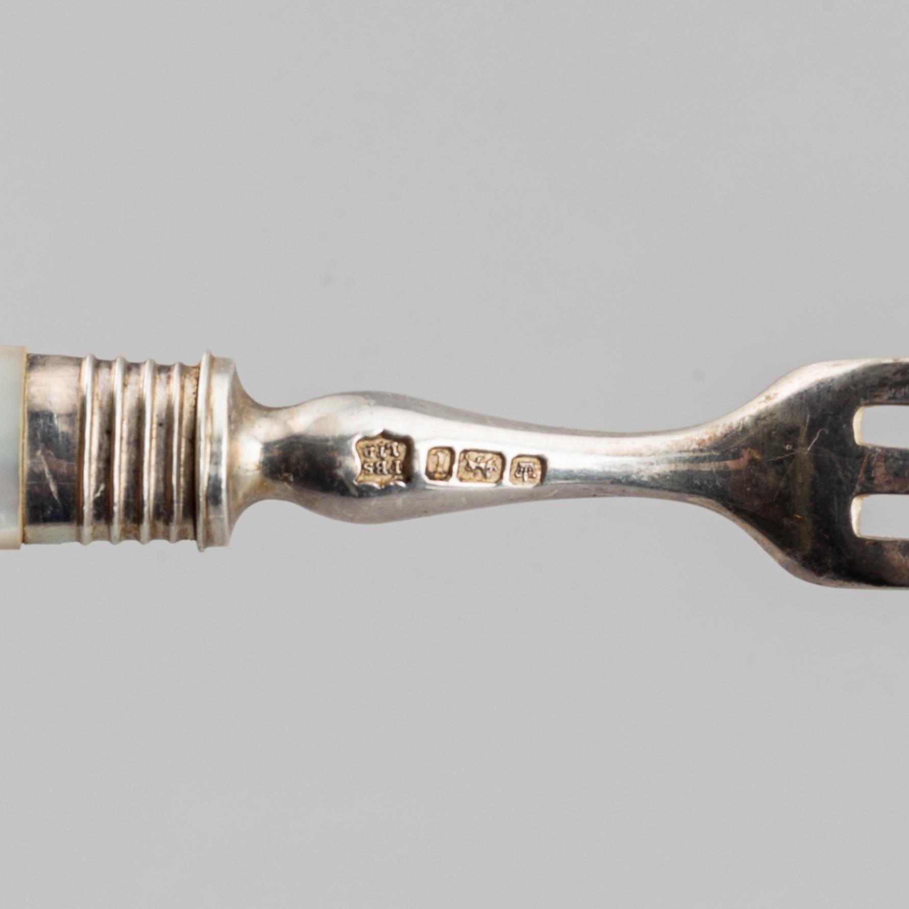 BESTICK, 24 delar, silver och pärlemor, Sheffield 1903.