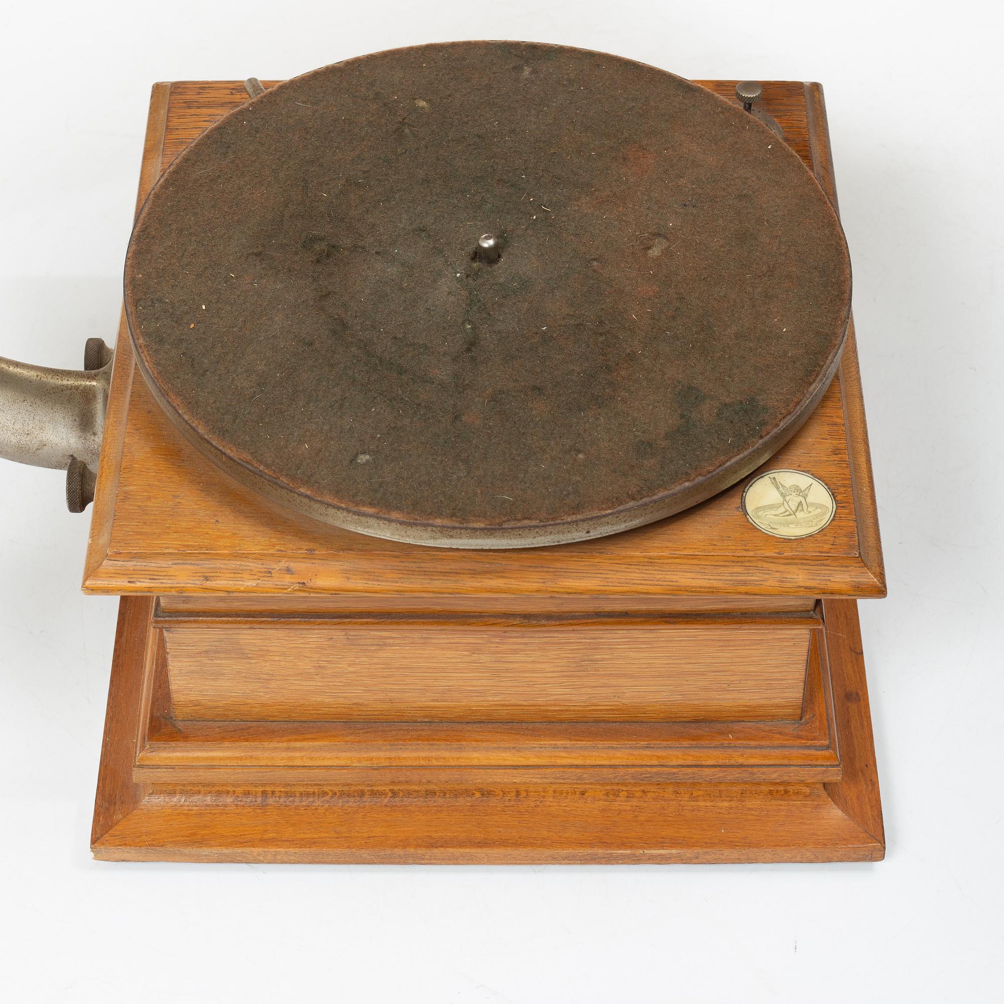 A gramophone, early 20th century, U.S.A.
