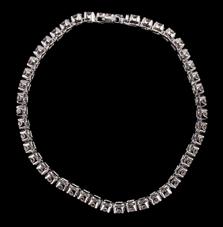 BRACELET, 47 brilliant cut diamonds, tot. 5.04 cts.