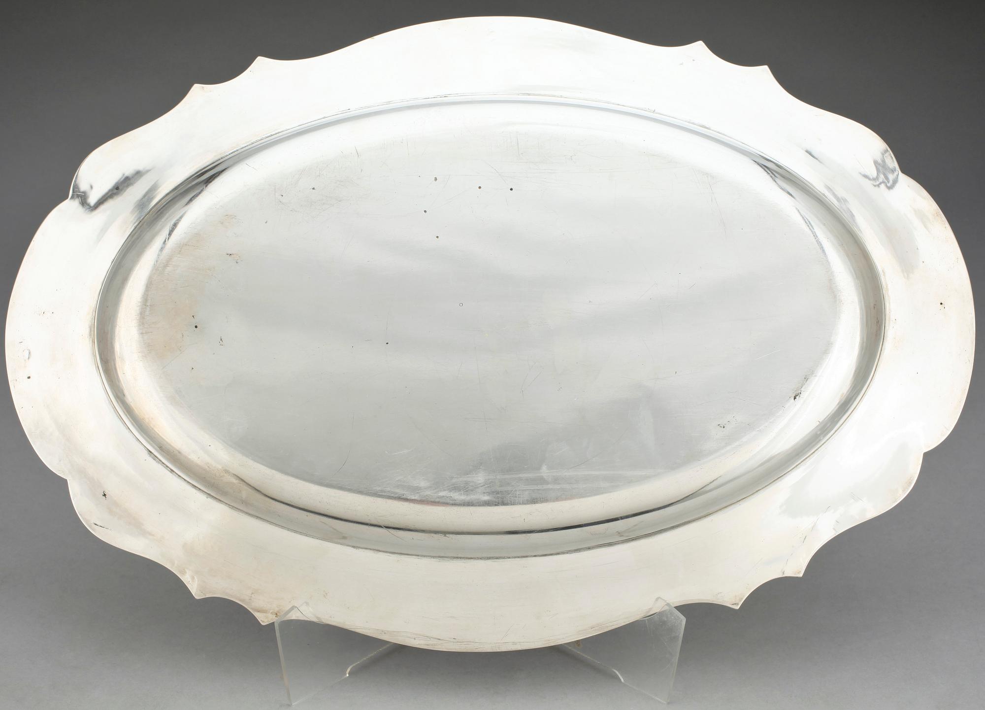 FAT, silver, rokokostil, 1900-talets första hälft. Svenska importstämplar. Vikt ca 1150 gram.