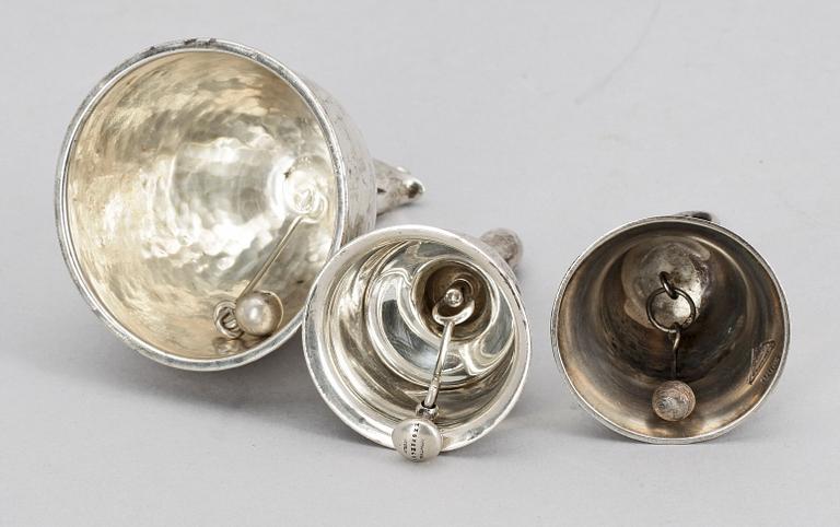 BORDSPINGLOR, 3 st, sterlingsilver, bl.a. Tiffany & Co, 1900-tal. Tot vikt ca 165 gram.