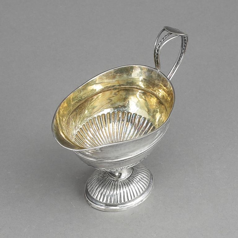GRÄDDKANNA, silver, empire, Sverige, otydliga stämplar, 1800-talets första hälft. Vikt 148 gram.