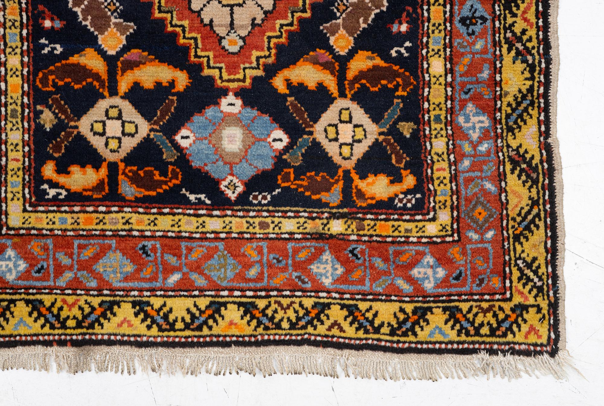 Gallerimatta, Anatol, antik, ca 425 x 90 cm.