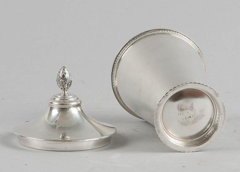 LOCKPOKAL, silver. C.G Hallberg, Stockholm 1939-41. Ca 354 gr.