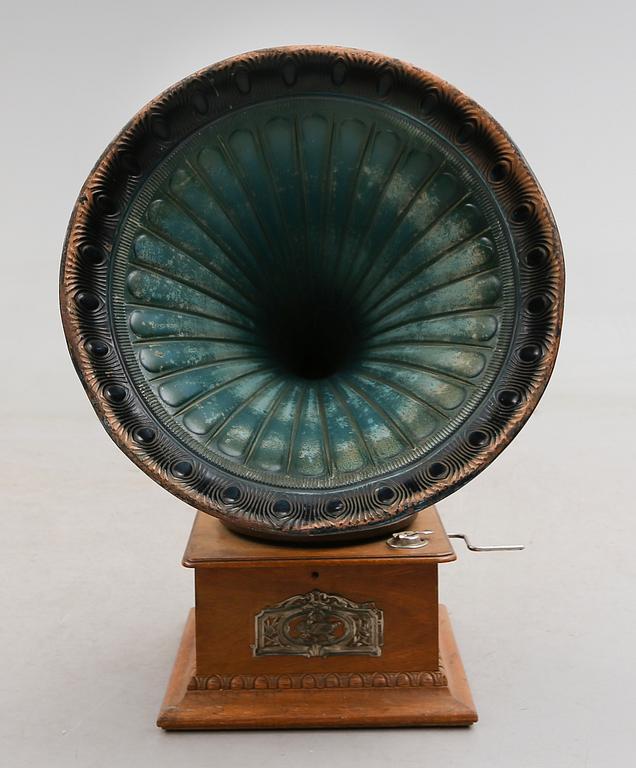 TRATTGRAMMOFON, 1900-talets första hälft.