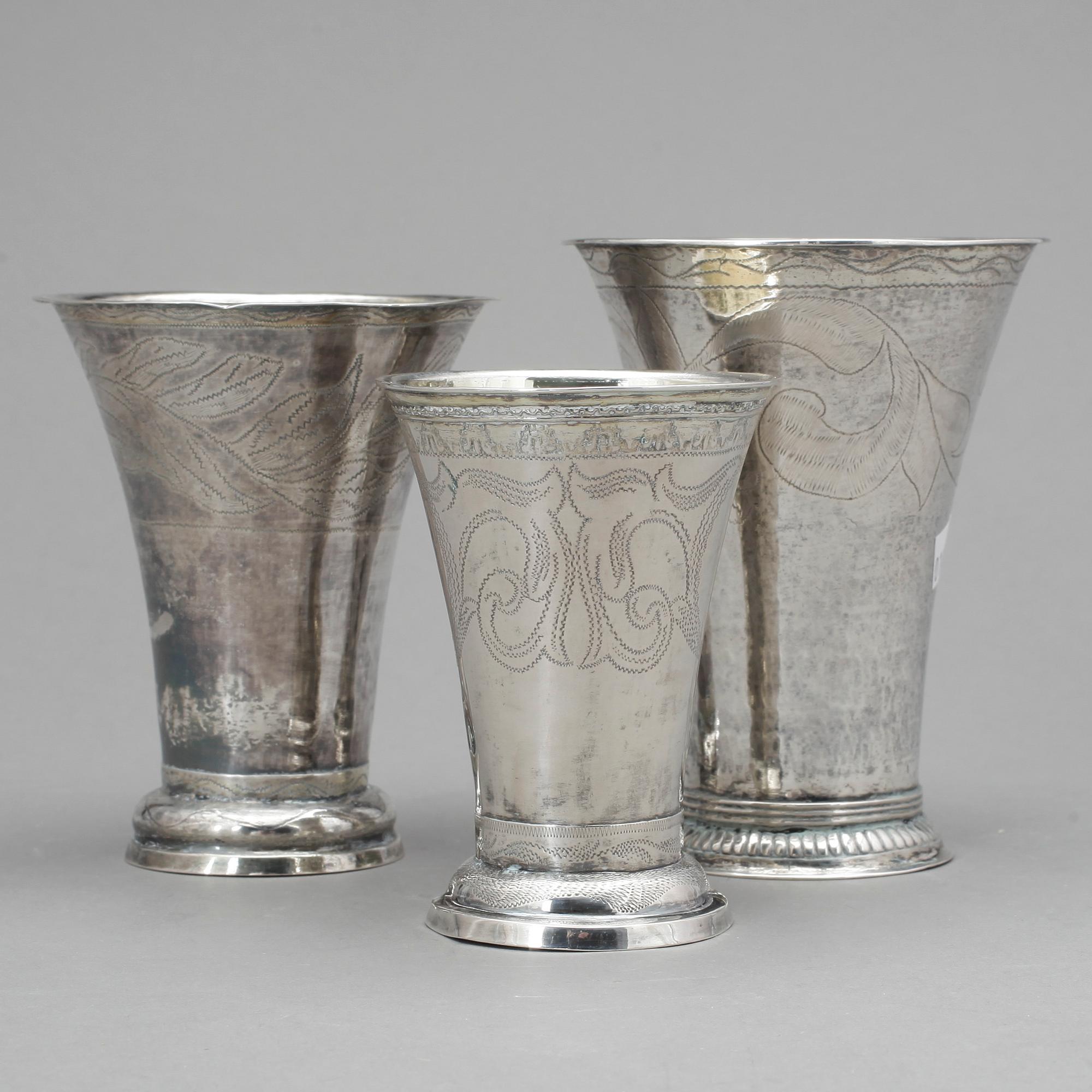BÄGARE, 3 st, silver, bland annat Anders Hjulström, Köping, 1810. Total vikt ca 251g.