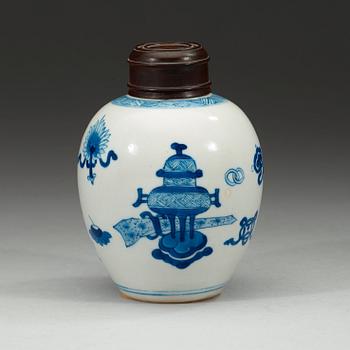 A blue and white jar, Qing dynasty Kangxi (1662-1722).
