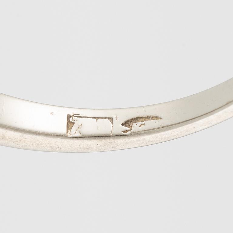 Ring in 18K white gold set with five old-cut diamonds.