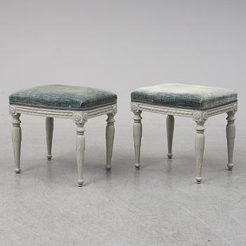TABURETTER, ett par, sengustavianska, 1700-talets slut.