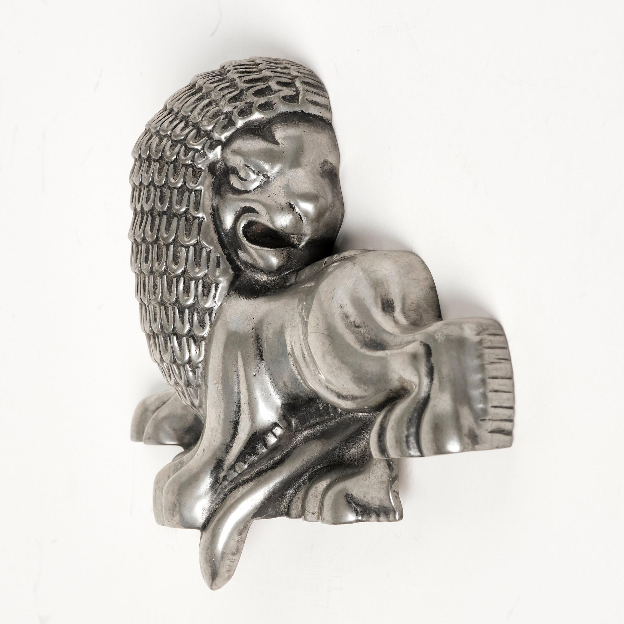 Anna Petrus, väggskulptur, lejon, Firma Svenskt Tenn, Stockholm sannolikt 1920-30-tal.