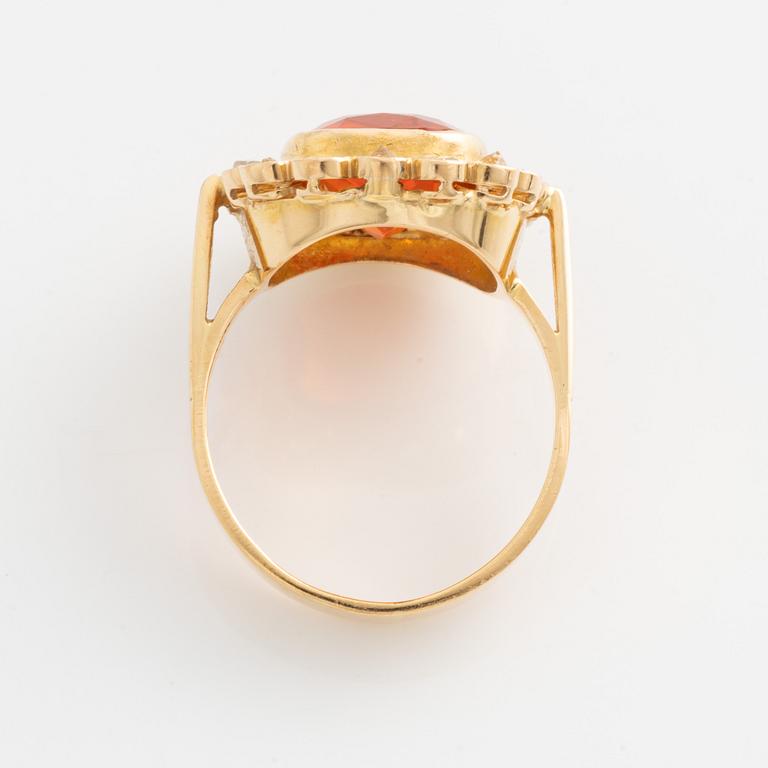 Ring in 18K gold with a fire opal and rose-cut diamonds.