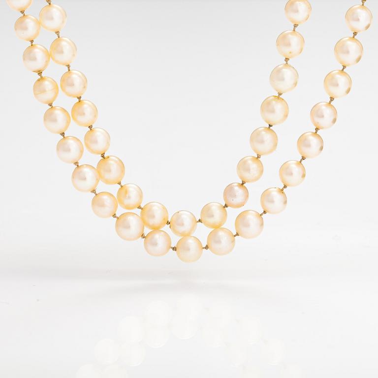 A 2-strand pearl collier with cultured pearls and a 14K white gold clasp.