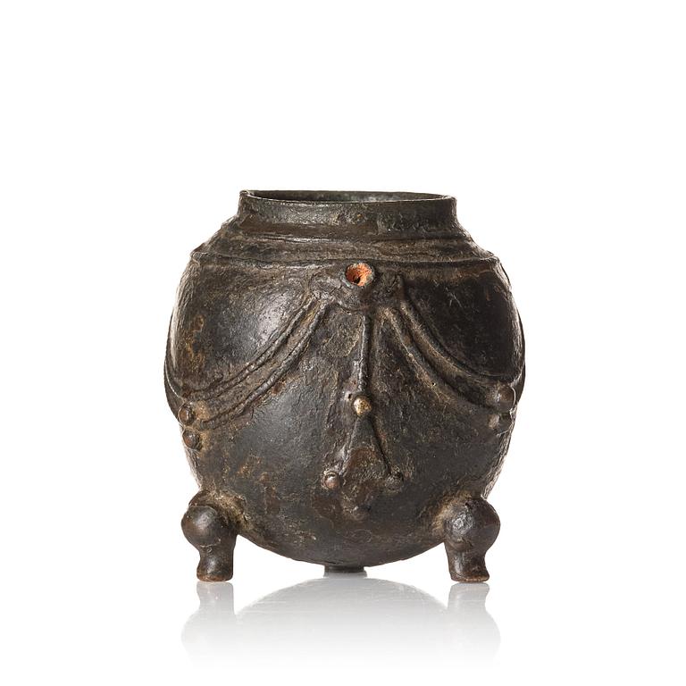 A tripod bronze censer, Yuan/Ming Dynasty.