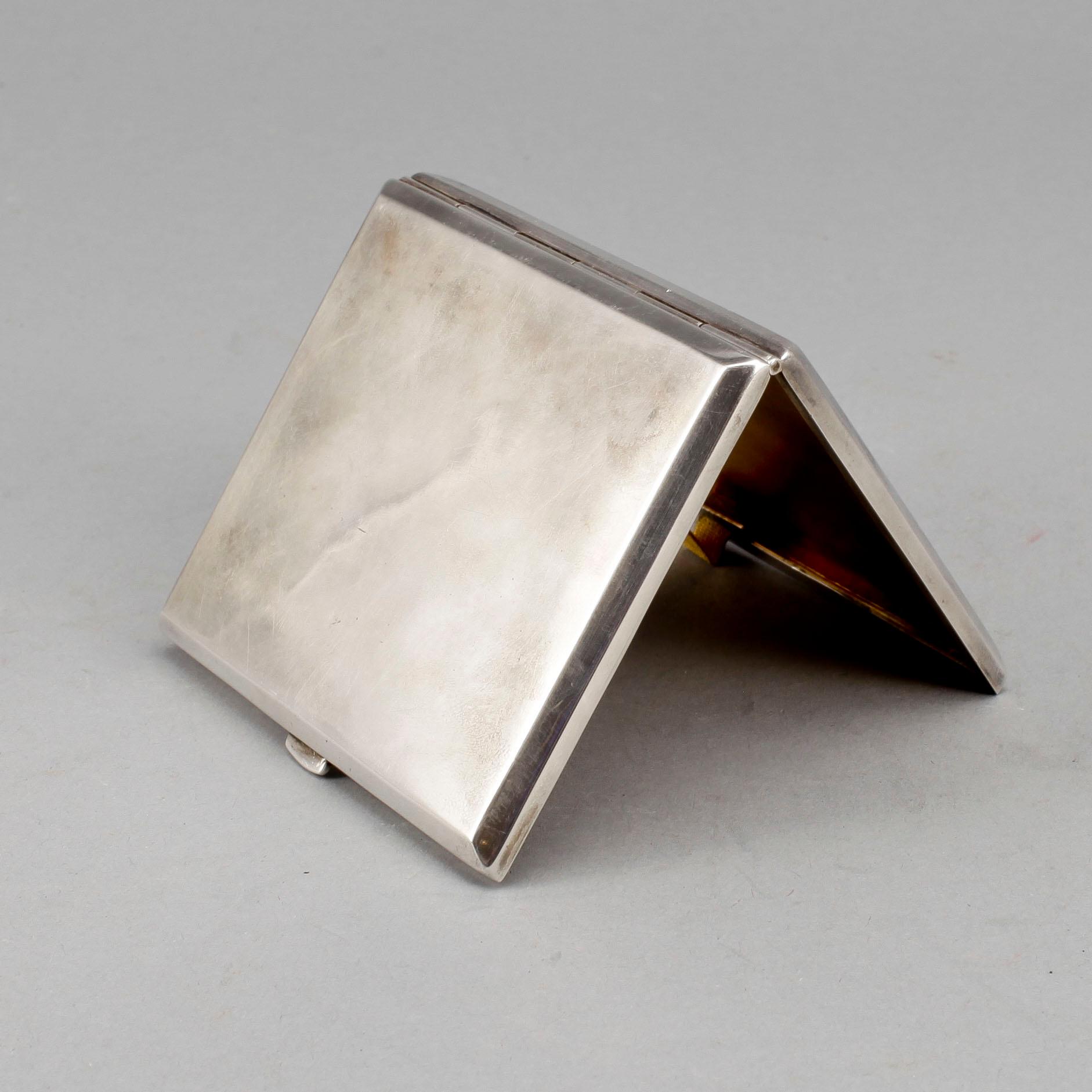 CIGARETTETUI, silver samt emalj, Tyskland, 1900-tal. Vikt ca 150 gram.