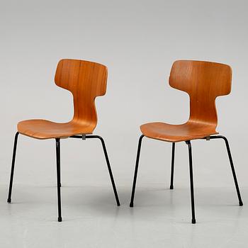 STOLAR, ett par, modell 3103, design Arne Jacobsen by Fritz Hansen. Danmark, 1973.