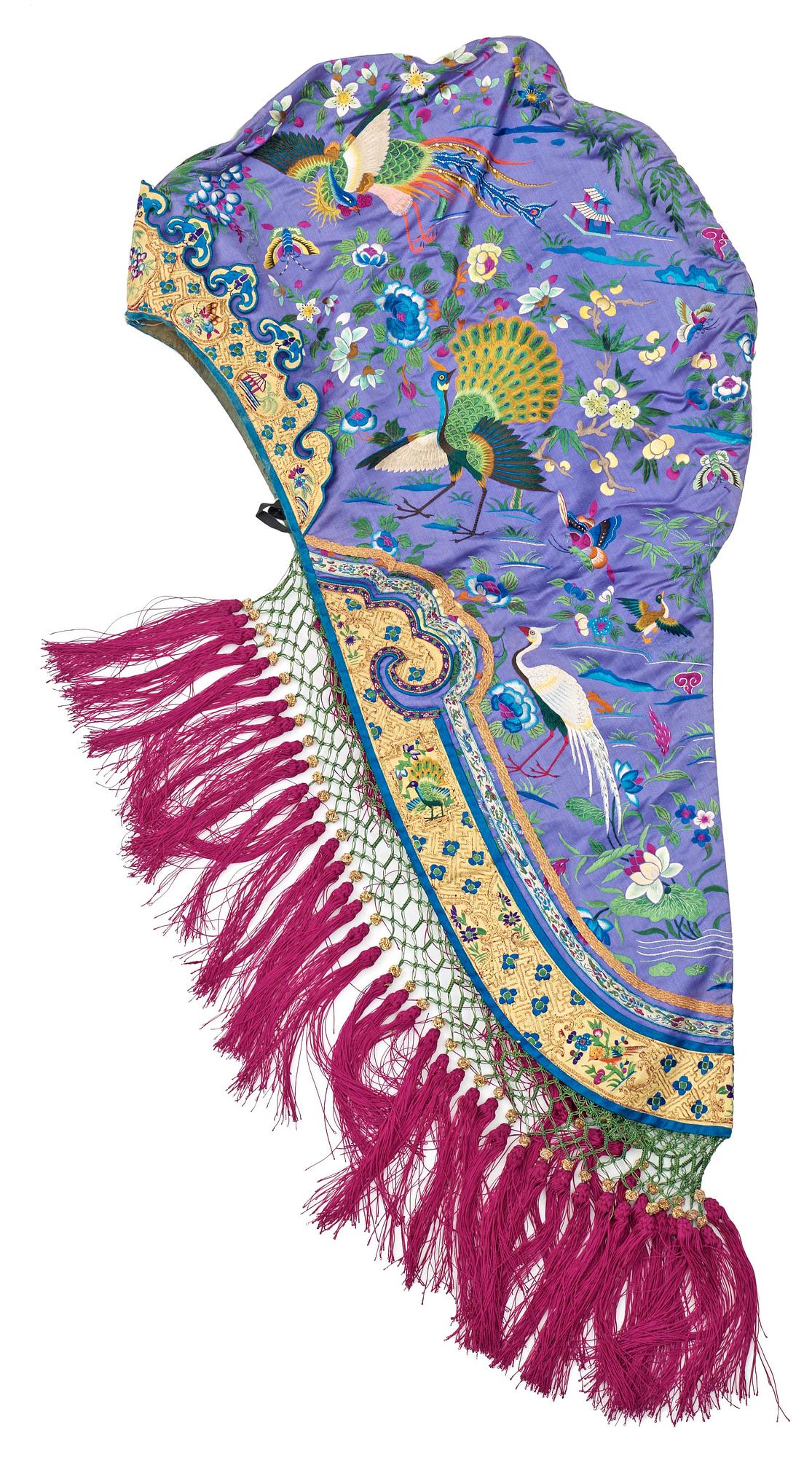HEADDRESS, silk. Height 64,5 cm. China early 20th century.