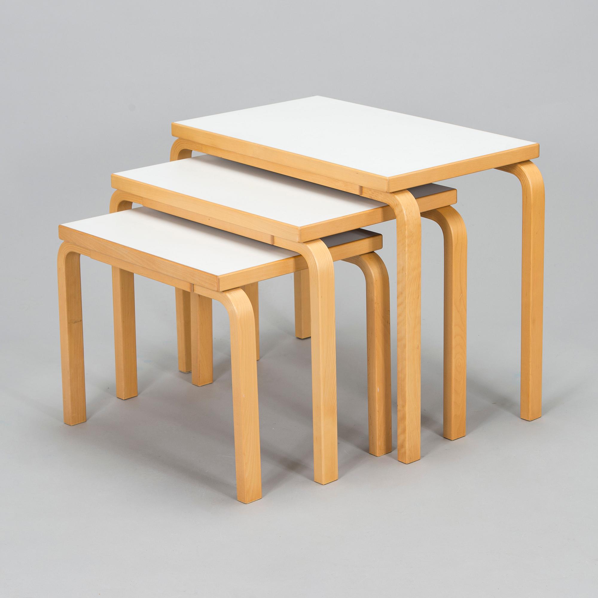 Alvar Aalto, sarjapöytä, 3 osaa, malli 88 ABC Artek 1900-luvun loppu.