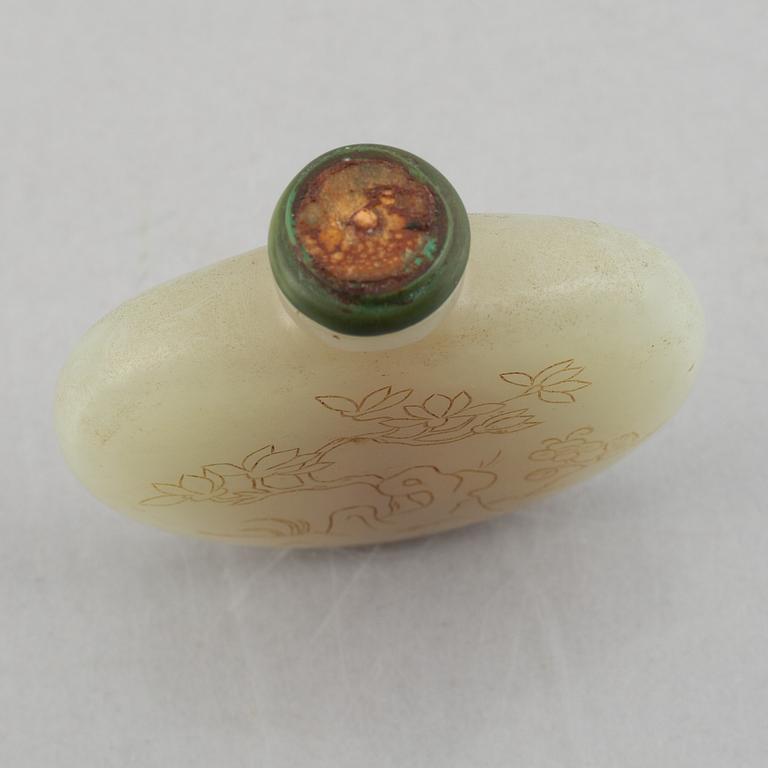 A group of three Chinese stone snuffbottles, 20th century.