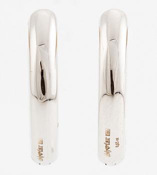 Hoop earrings 18K white gold with brilliant-cut diamonds.