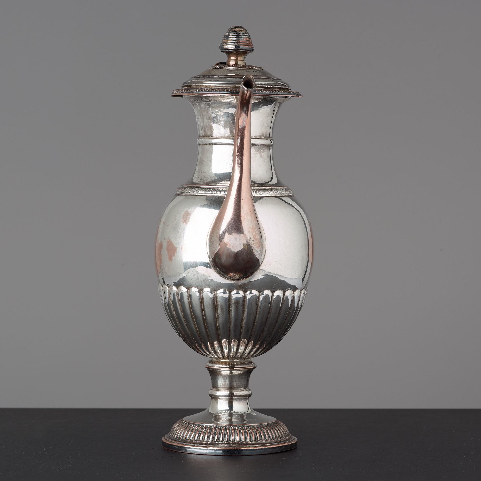 KAFFEKANNA, av Jacob Lenholm (mästare i Stockholm 1827-40), senempire, 1830-tal.