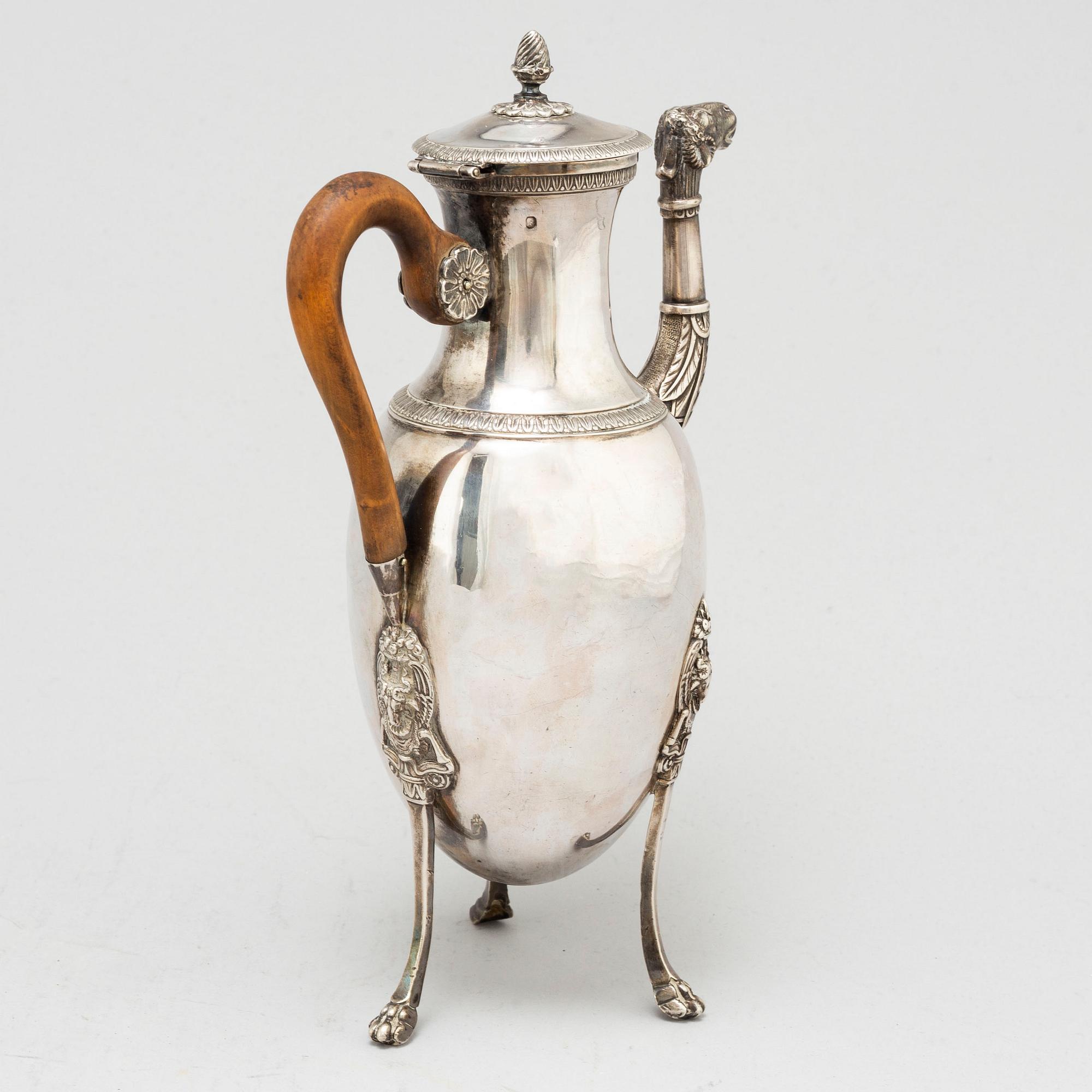 A silver coffee pot. Paris, early 19th century.