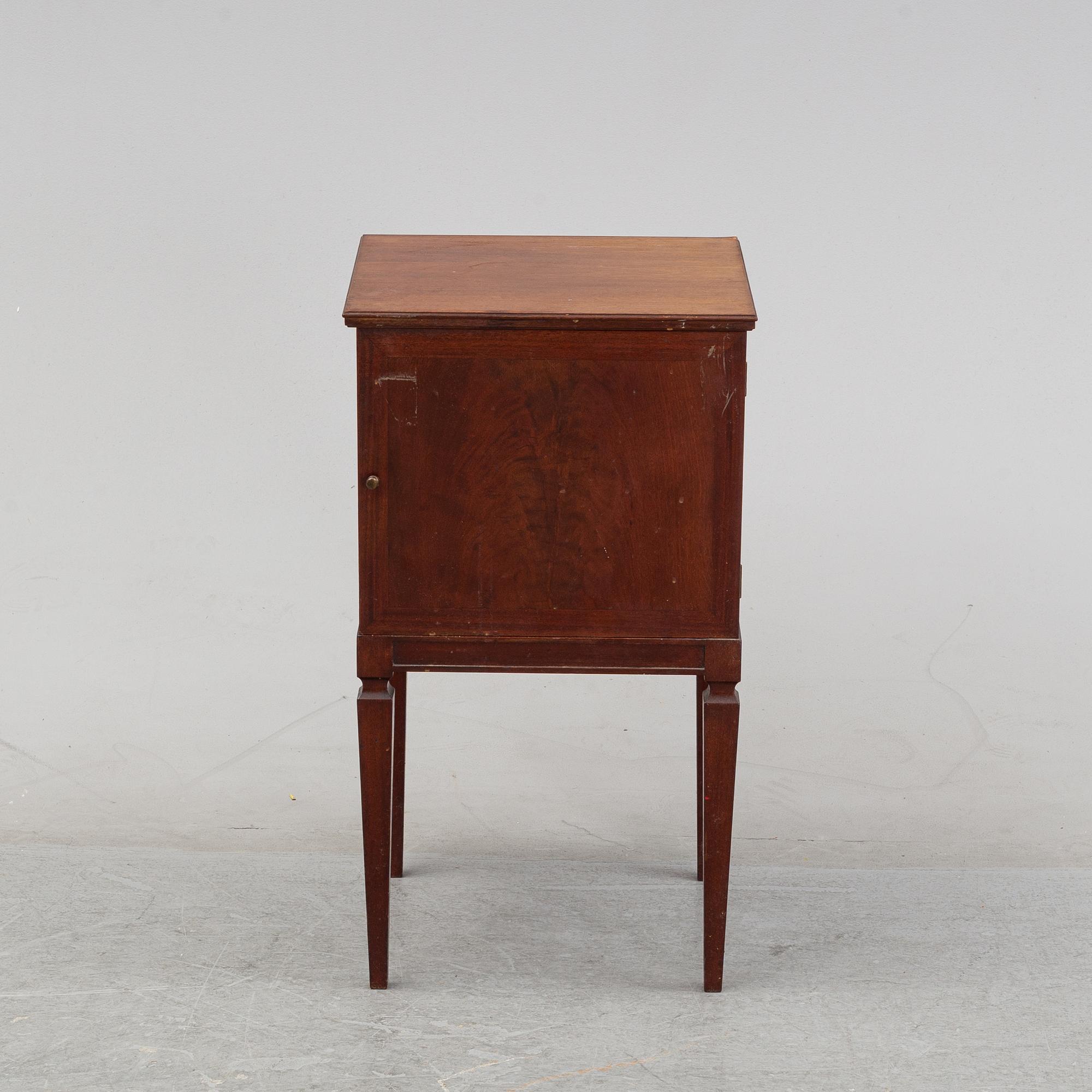 A mahogany bedside cabinet by Carl Johanssons Möbleringsaffär, around the year 1900.
