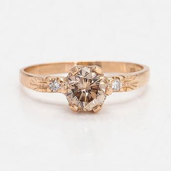 Ring, 14K guld, briljantslipad diamant ca 1.06 ct. IGI certifikat.