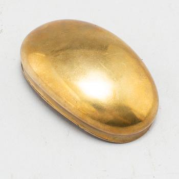 A BRASS SNUFF BOX, 18TH/19TH CENTURY.