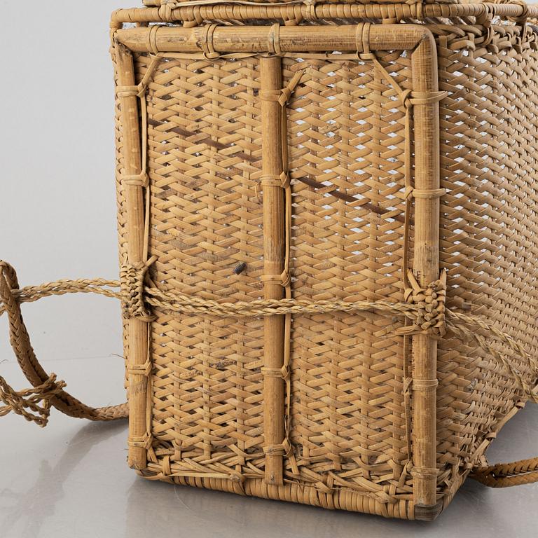 Ryggsäck, flätad rotting, Indonesien, 1900-tal.