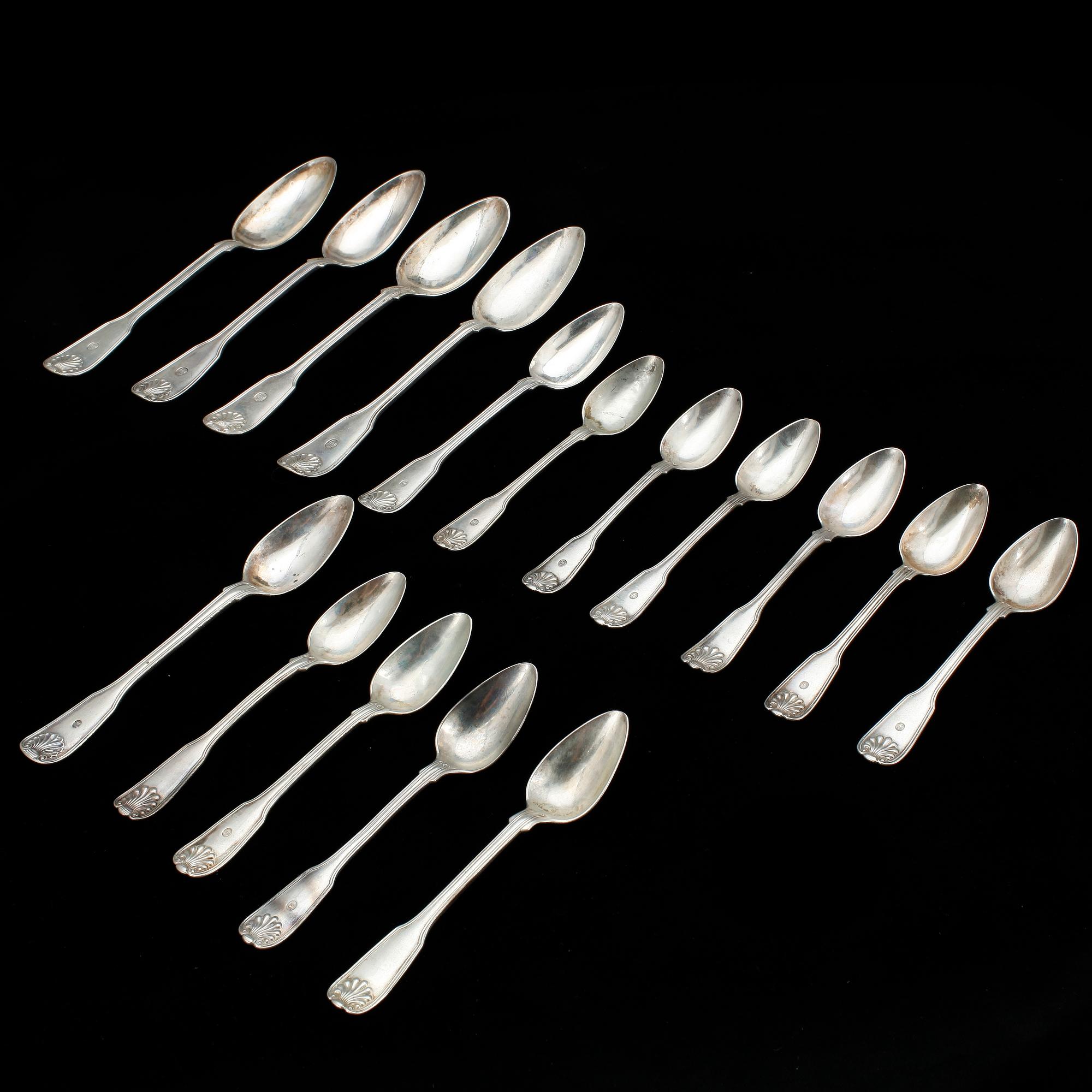 BESTICKSERVIS, 73 delar, silver, "Snäckmodell", Christian Hammer och Möllenborg. Stockholm mest 1850-tal. Tot ca 4400 g.