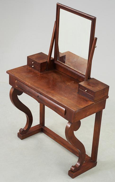 TOILETTEBORD, Karl-Johan, 1800-talets början.