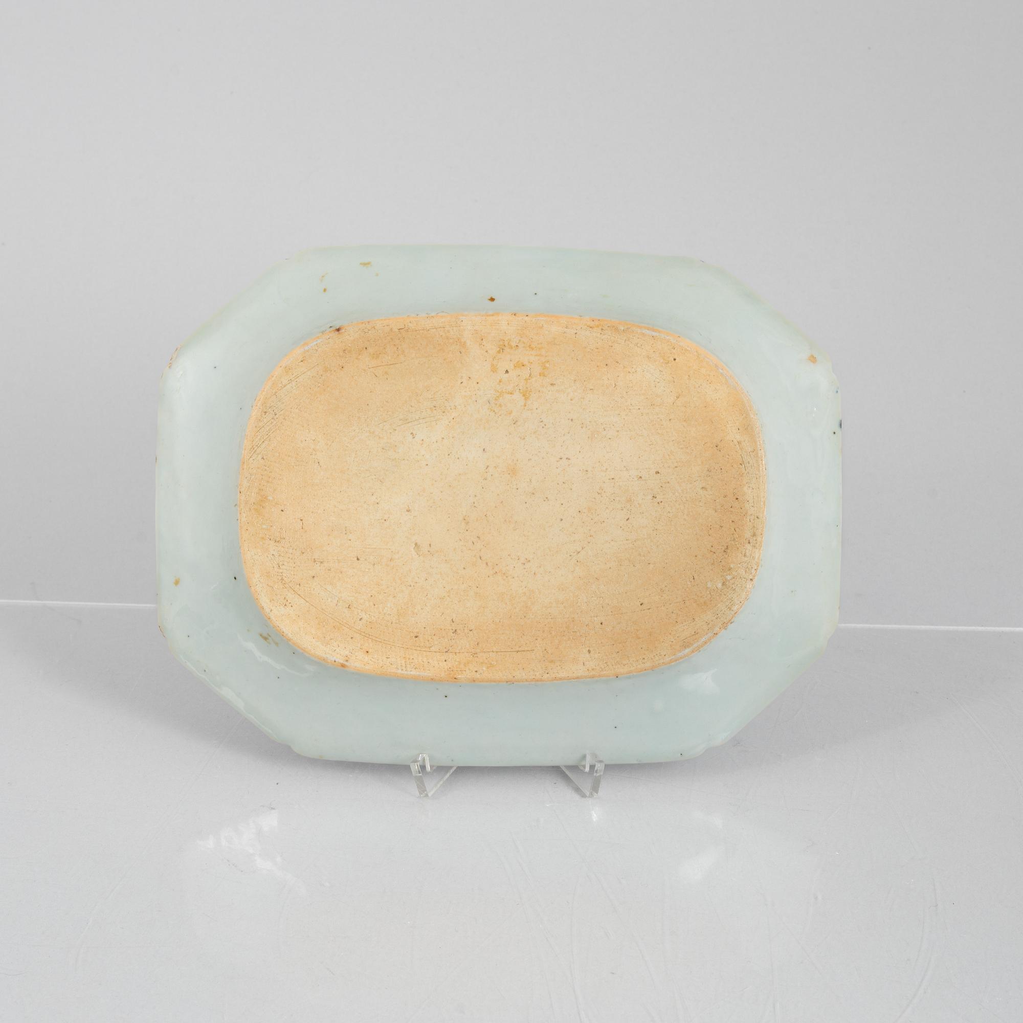 Two Chinese export porcelain chargers, Qing dynasty, Qianlong (1736-95).