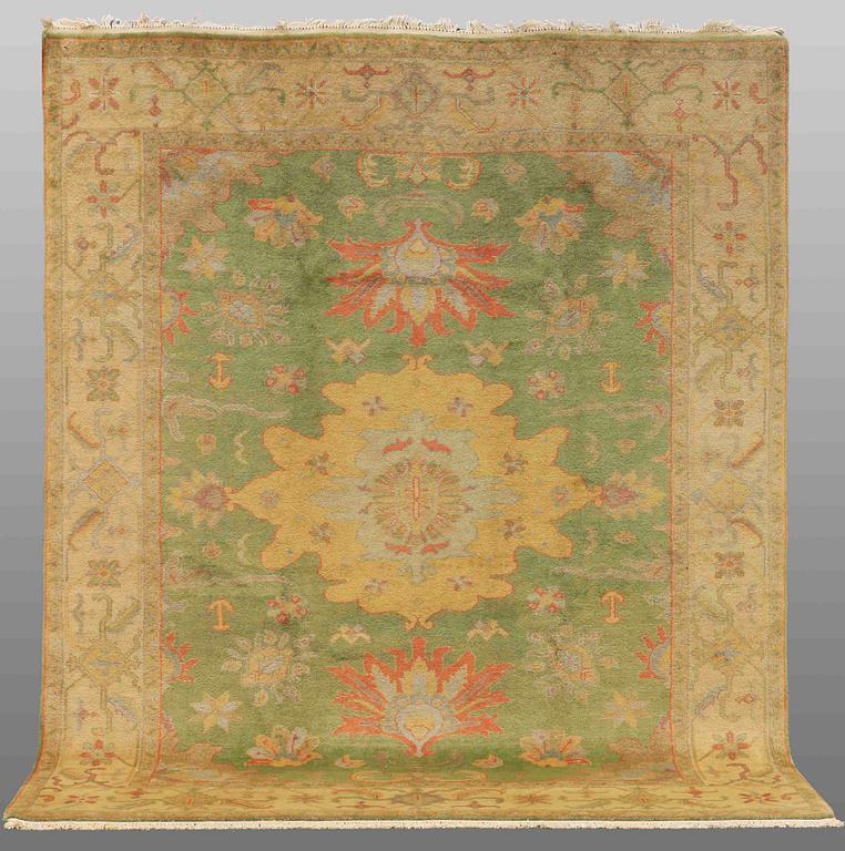 MATTA, Orientalisk, ca 298 x 243 cm.