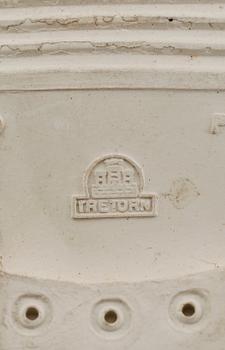 MINIATYRSTÖVLAR, 2 par, Tretorn, 1 par av förgyllt silver och ett par av gummi. Silverparets vikt ca 85 gram.