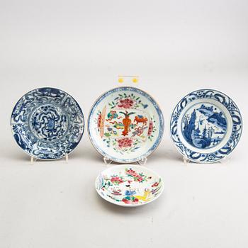 A set of three Chinese Kangxi/Kangxi-style and Qianlong cups, a saucers and a vase 18th/19th century porcelain.