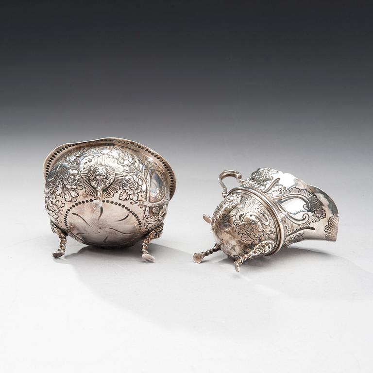 SOCKERSKÅL OCH GRÄDDSNÄCKA, sterling silver, Chester, Englanti, 1905. Tot. vikt 330 g.