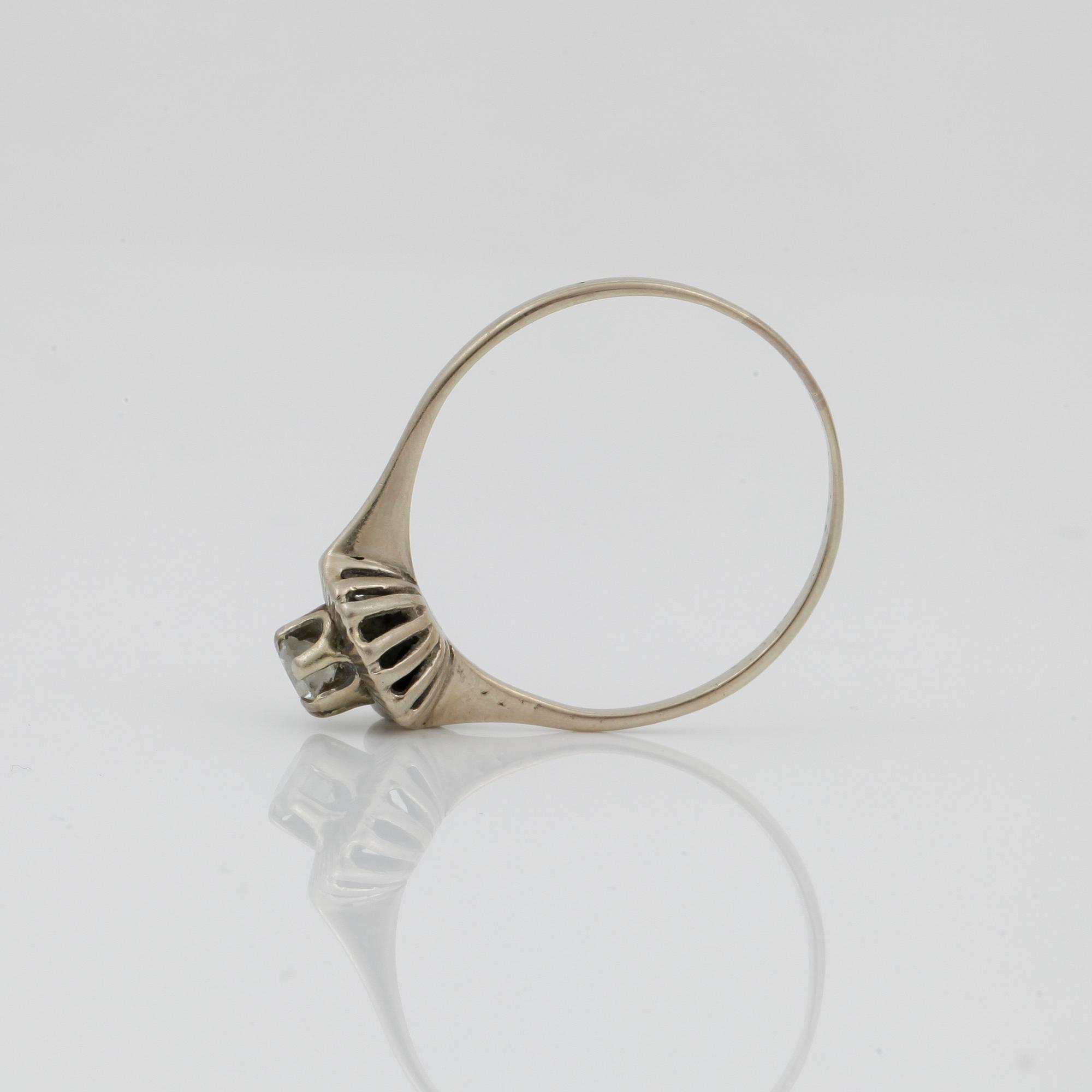 ENSTENSRING, vitguld 18K, 0,3 ct, ostämplad, 1900-tal. Vikt ca 1 gram.