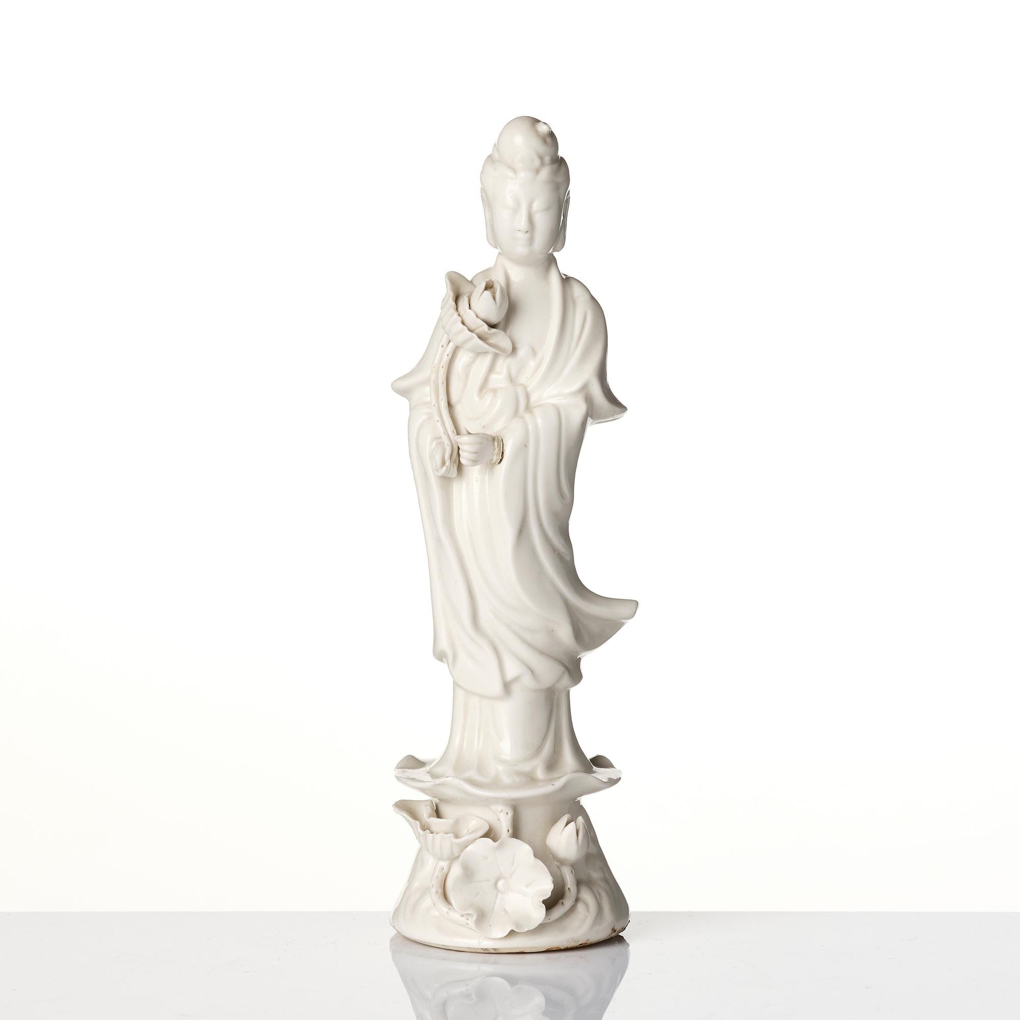 A blanc de Chine figure of a Guanyin, late Qing dynasty, 19th century.
