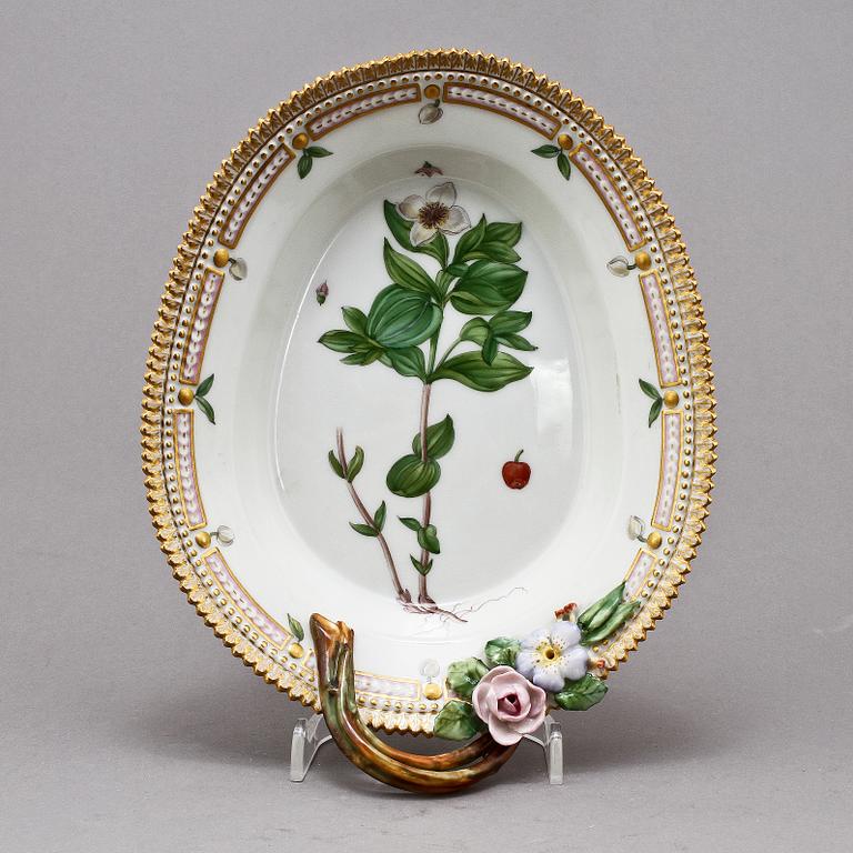 SALADIÈRE, porslin. "Flora Danica", Royal Copenhagen, 1900-talets andra hälft.