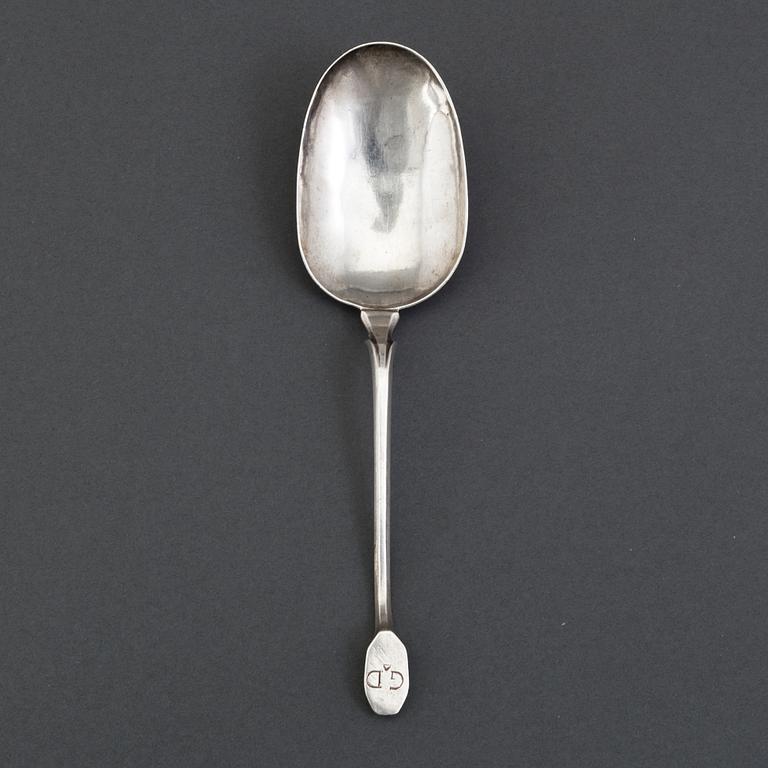 Råttsvanssked, silver, icke identifierade stämplar, 1600-tal.