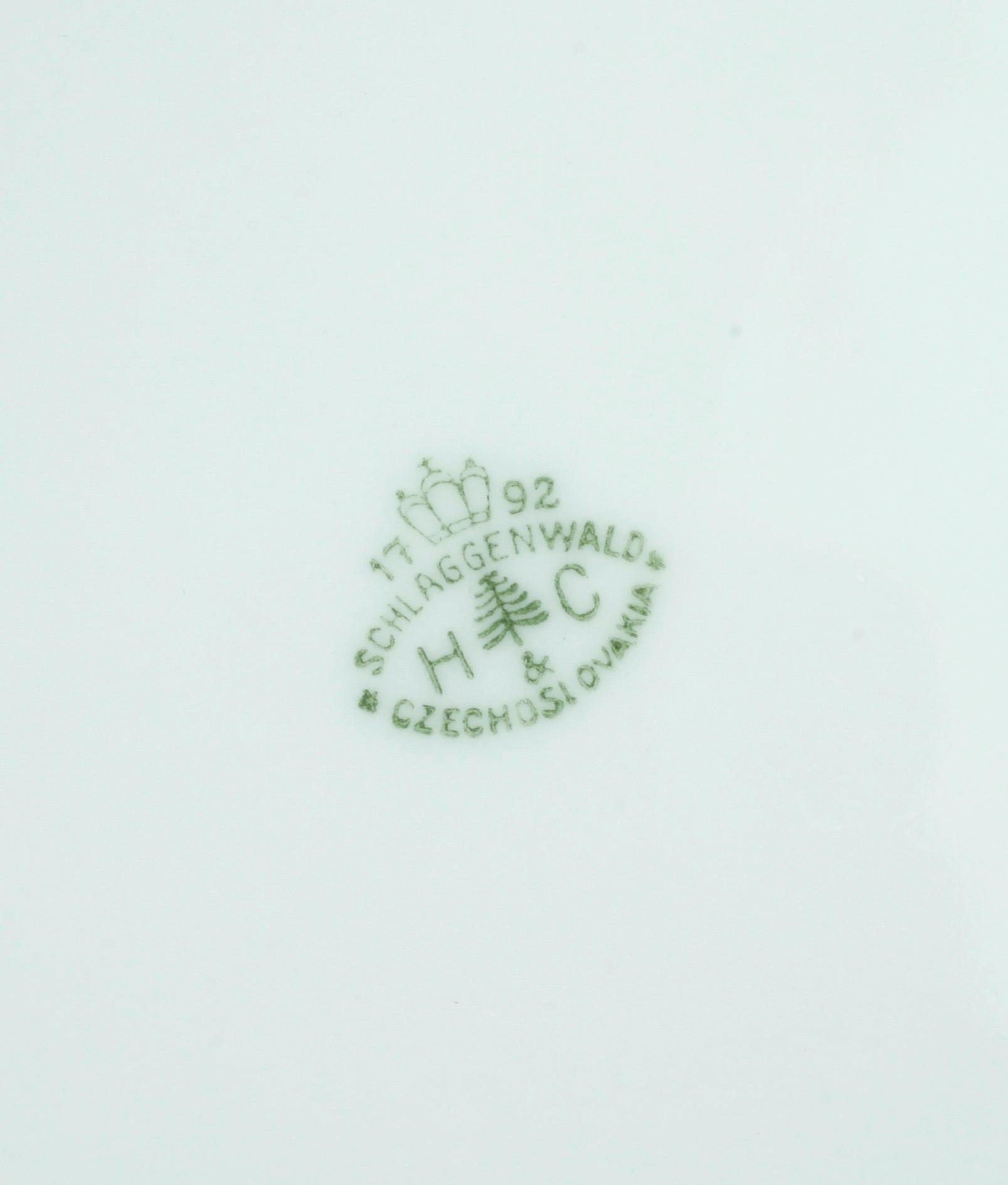 SERVISDELAR, 17 st, porslin, empire resp empirestil, 1800-talets första hälft/mitt resp 1900-talets första hälft.