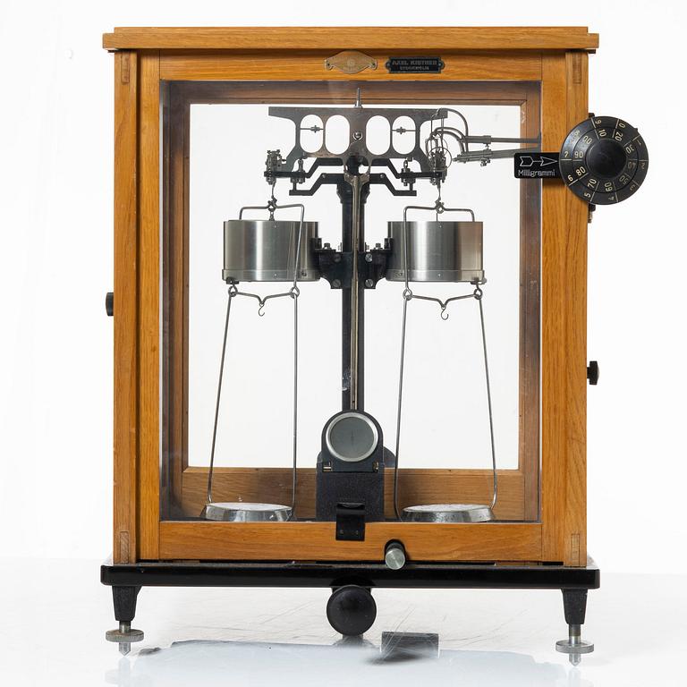 Apoteksvåg, Axel Kistner Stockholm, Galileo Sartorius Milano", 1900-talets första hälft.