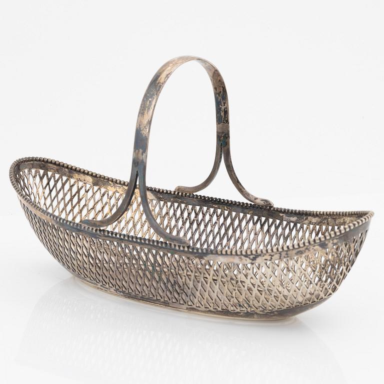 Mappin & Webb Ltd, a silver bread basket, Sheffield, England, 1916.