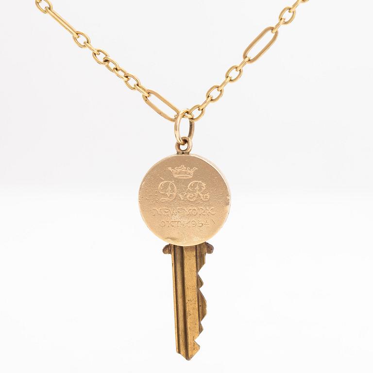 Necklace/pendant, key with monogram under a noble crown. The chain stamped Wilhelm Pettersson, Åbo 1963.