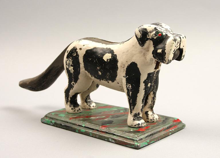 NÖTKNÄPPARE, bemålad metall, 1900-tal.