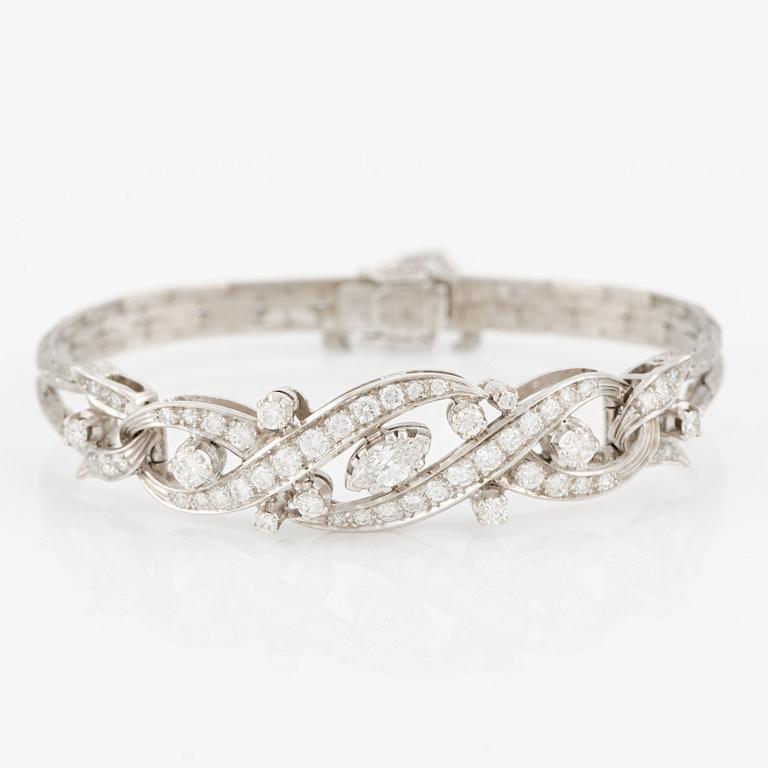 Bracelet, 18K white gold with marquise cut and brilliant cut diamonds.