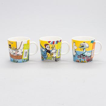 A Moomin pitcher and twelve Moomin mugs, vitro porcelain, Moomin Characters, Arabia.