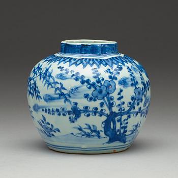 A blue and white jar, Ming dynasty Wanli (1573-1620).
