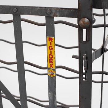 A wine rack, 20th century.