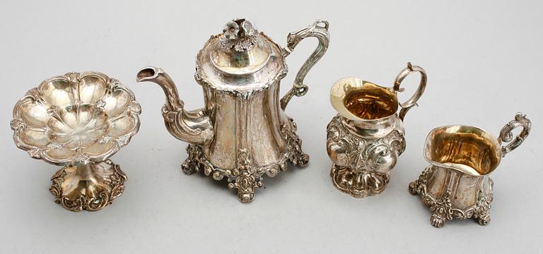 SILVERFÖREMÅL, 4 delar, 1800-tal. Vikt ca 920 g.